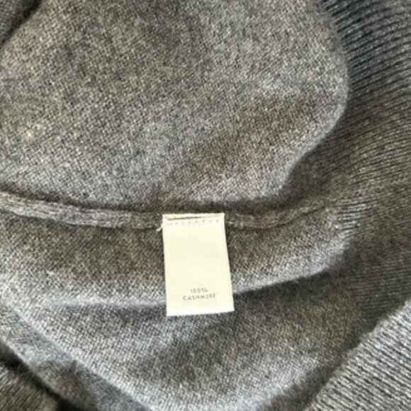 Neiman Marcus grey cashmere V-neck sweater size L - Picture 5 of 6